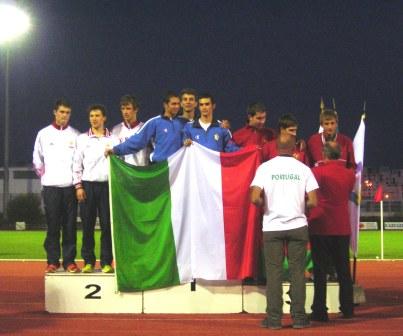 da sx Petroni, De Luca, Giancamilli oro al Mondiale juniores a staffetta